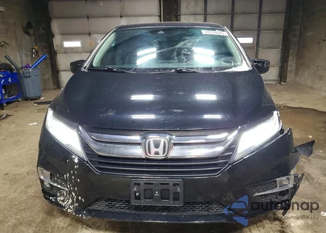 2019 Honda Odyssey Touring z USA, uszkodzony, nr VIN 5FNRL6H81KB041494